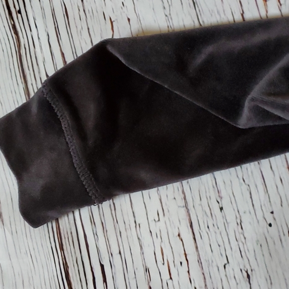 GIRLS BLACK VELVET HOODED SWEATER 👧 - Picture 3 of 6